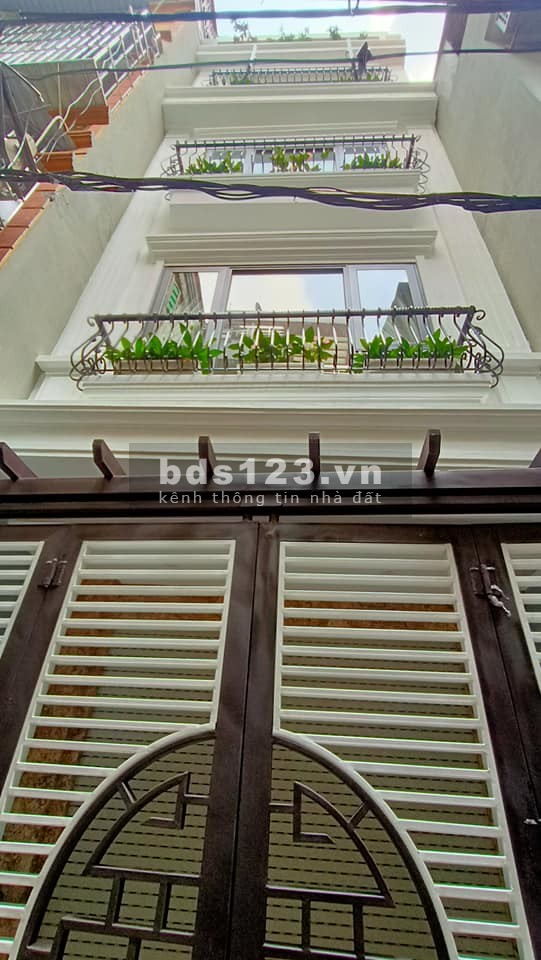 Nhỉnh 7 tỷ nhà đẹp khu Vip Cầu giấy, dt 57m2, 5 tầng, nhà mới đẹp long lanh