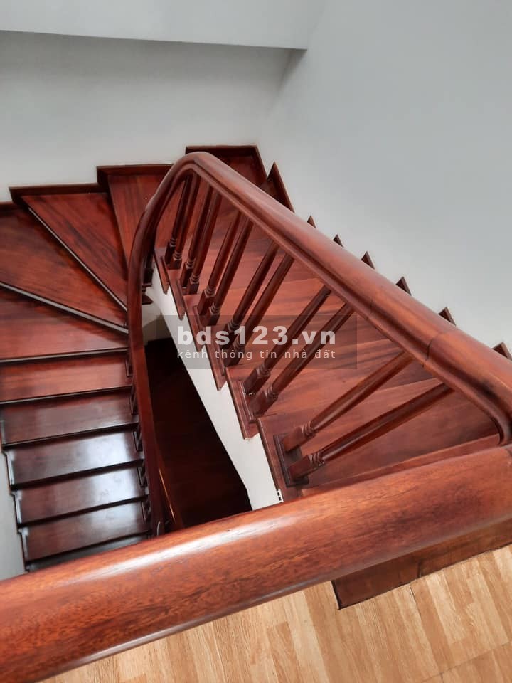 Siêu Phẩm Nhà 5 Tầng Mới Đẹp Thiết Kế Hiện Đại Ô Tô Vào Ra Phố Bát Khối Long Biên