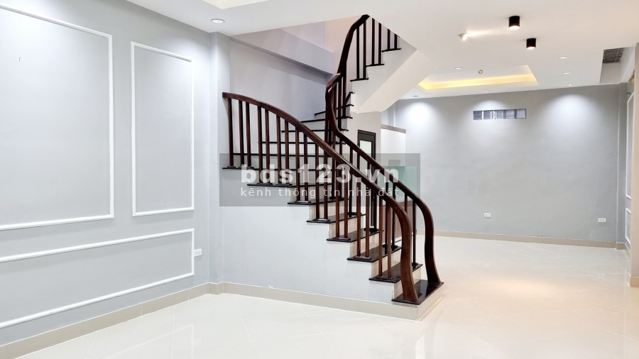 Bán nhà phân lô Ngụy Như Kom Tum 100mx4T MT 4.2 m oto tránh vỉa hè Thanh Xuân 0783559922