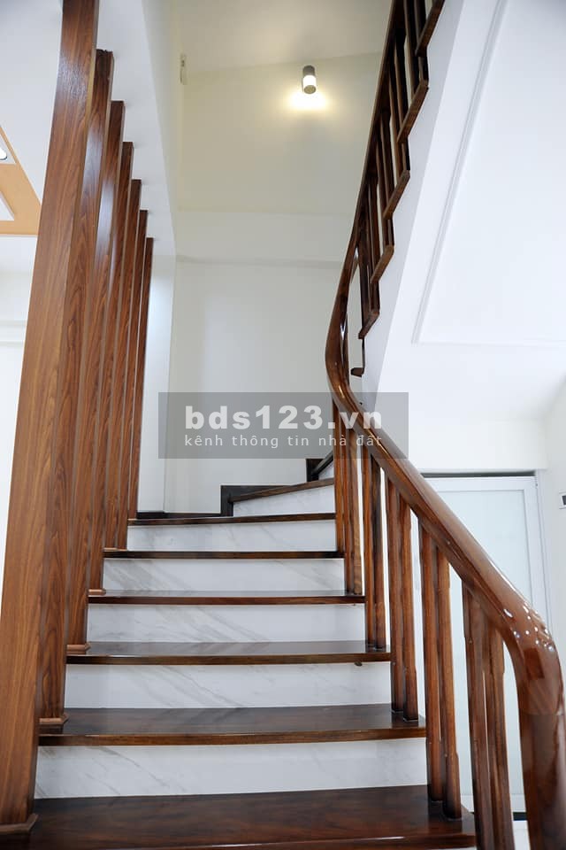 Nhỉnh 7 tỷ nhà đẹp khu Vip Cầu giấy, dt 57m2, 5 tầng, nhà mới đẹp long lanh