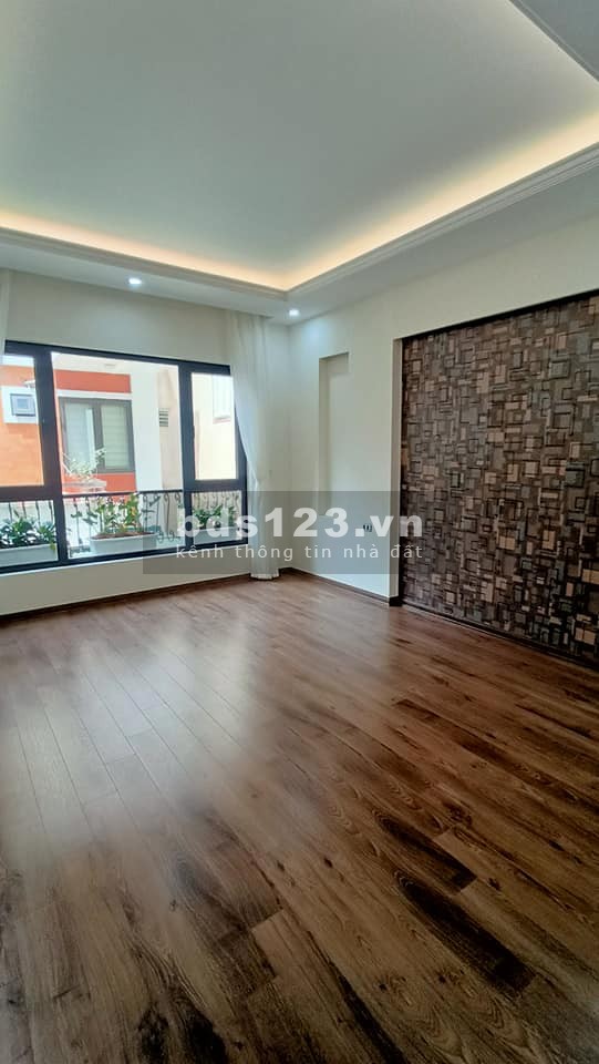 Nhỉnh 7 tỷ nhà đẹp khu Vip Cầu giấy, dt 57m2, 5 tầng, nhà mới đẹp long lanh
