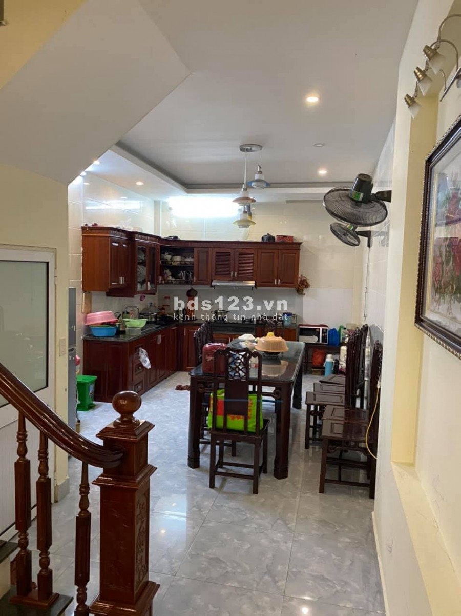 An sinh đỉnh, diện tích rộng, trung tâm Cầu Giấy, giá 80 triệu/m2, hoa hồng cho môi giới