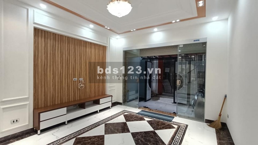 Nhỉnh 7 tỷ nhà đẹp khu Vip Cầu giấy, dt 57m2, 5 tầng, nhà mới đẹp long lanh