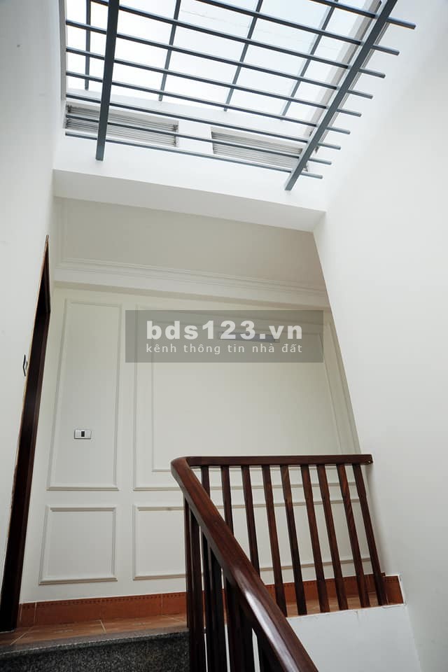 Nhỉnh 7 tỷ nhà đẹp khu Vip Cầu giấy, dt 57m2, 5 tầng, nhà mới đẹp long lanh