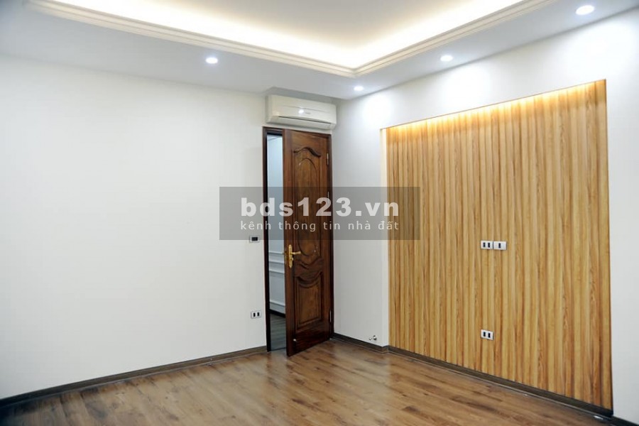 Nhỉnh 7 tỷ nhà đẹp khu Vip Cầu giấy, dt 57m2, 5 tầng, nhà mới đẹp long lanh