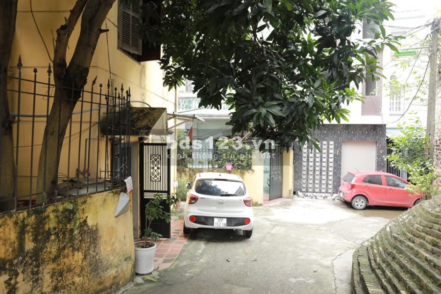 Bán nhà nguyên căn Nguyễn Văn Cừ, ô tô vào, 3 tầng, dt 120m2, giá 4.7 tỷ, lh 0922346363