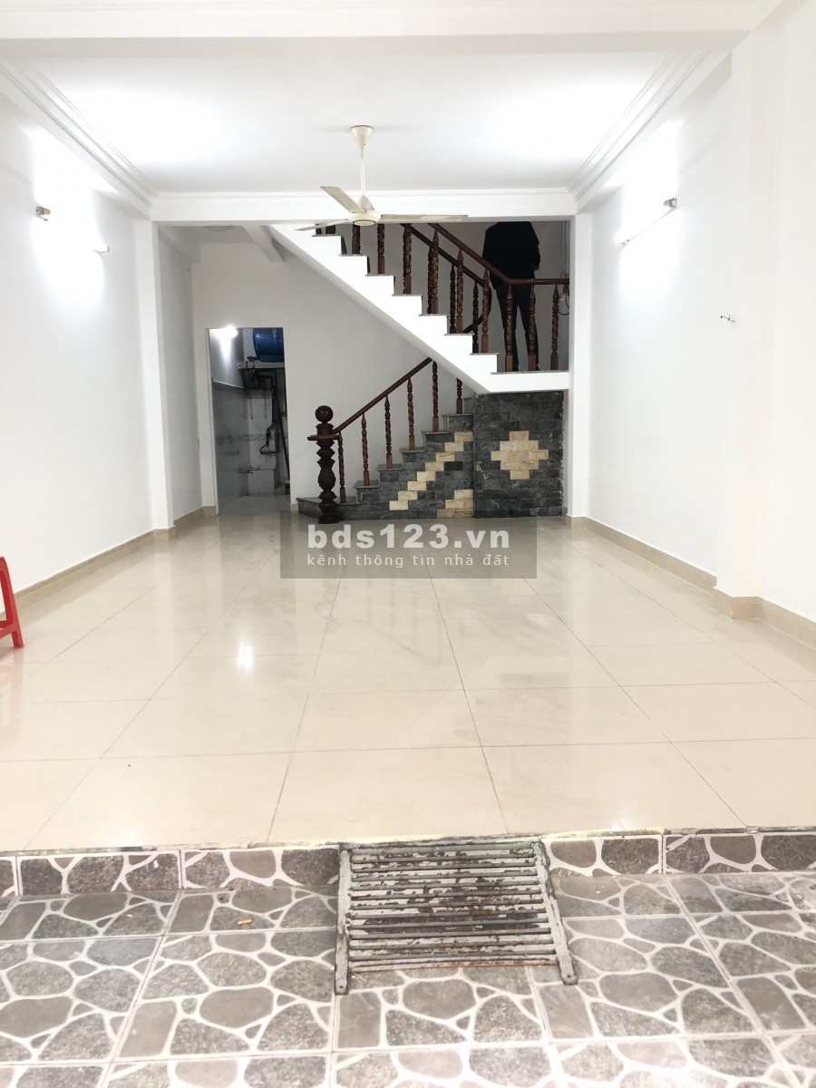 Nhà Hẻm Xe Hơi vào tới nhà đường D1: Trệt 2 Lầu BTCT: giá 20tr/th