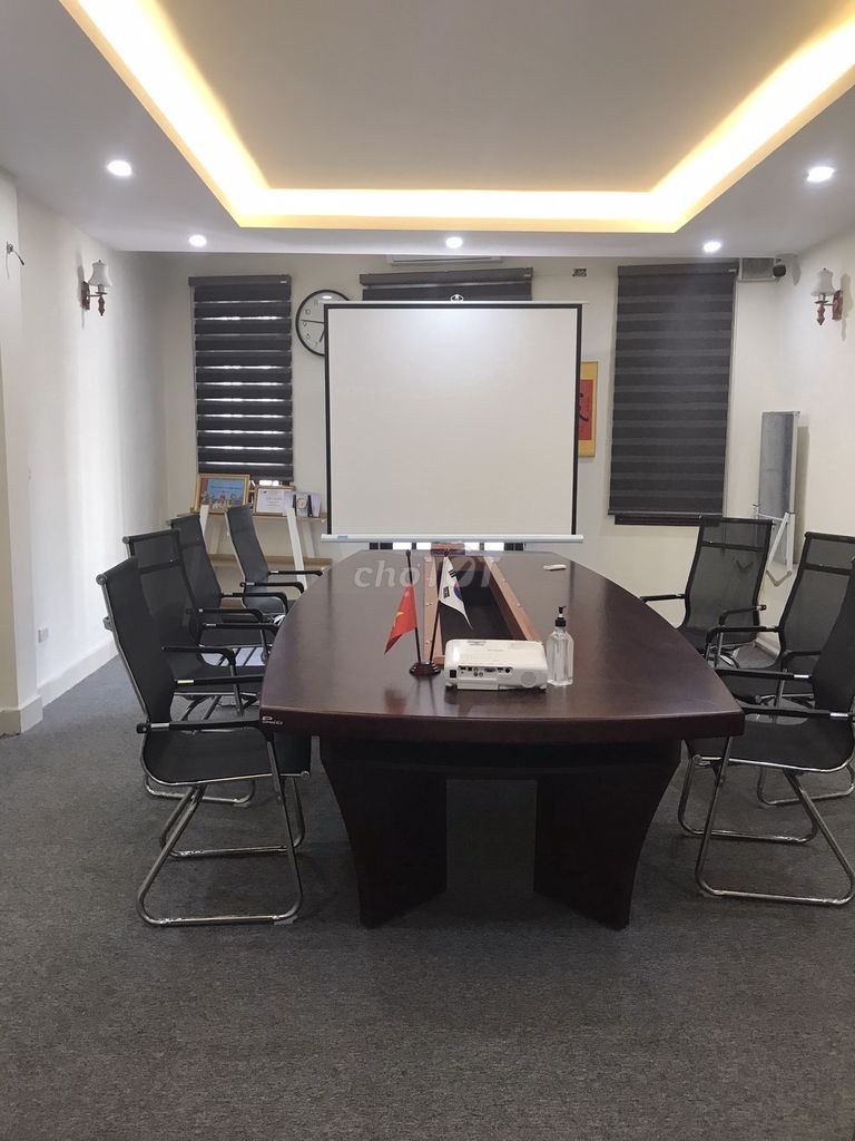 Cho thuê văn phòng tầng 3 ngõ 68 Trung Kính 100m².