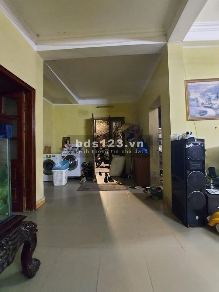 Bán nhà nguyên căn Nguyễn Văn Cừ, ô tô vào, 3 tầng, dt 120m2, giá 4.7 tỷ, lh 0922346363