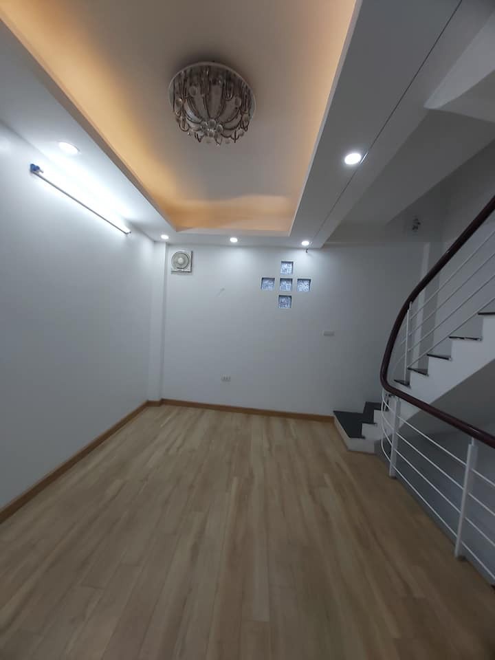 Bán nhà chỉ 1.85 tỷ sở hữu ngay nhà 25m2, 4 tầng, phố Nguyễn Văn Cừ, sổ đổ
