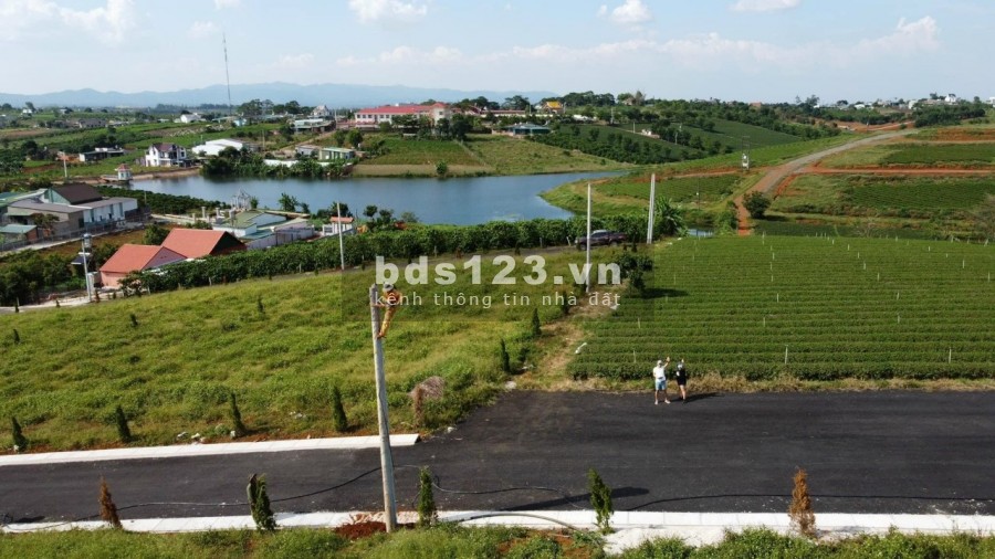 Đất thổ cư mặt tiền Khúc Thừa Dụ, view hồ và đồi chè…