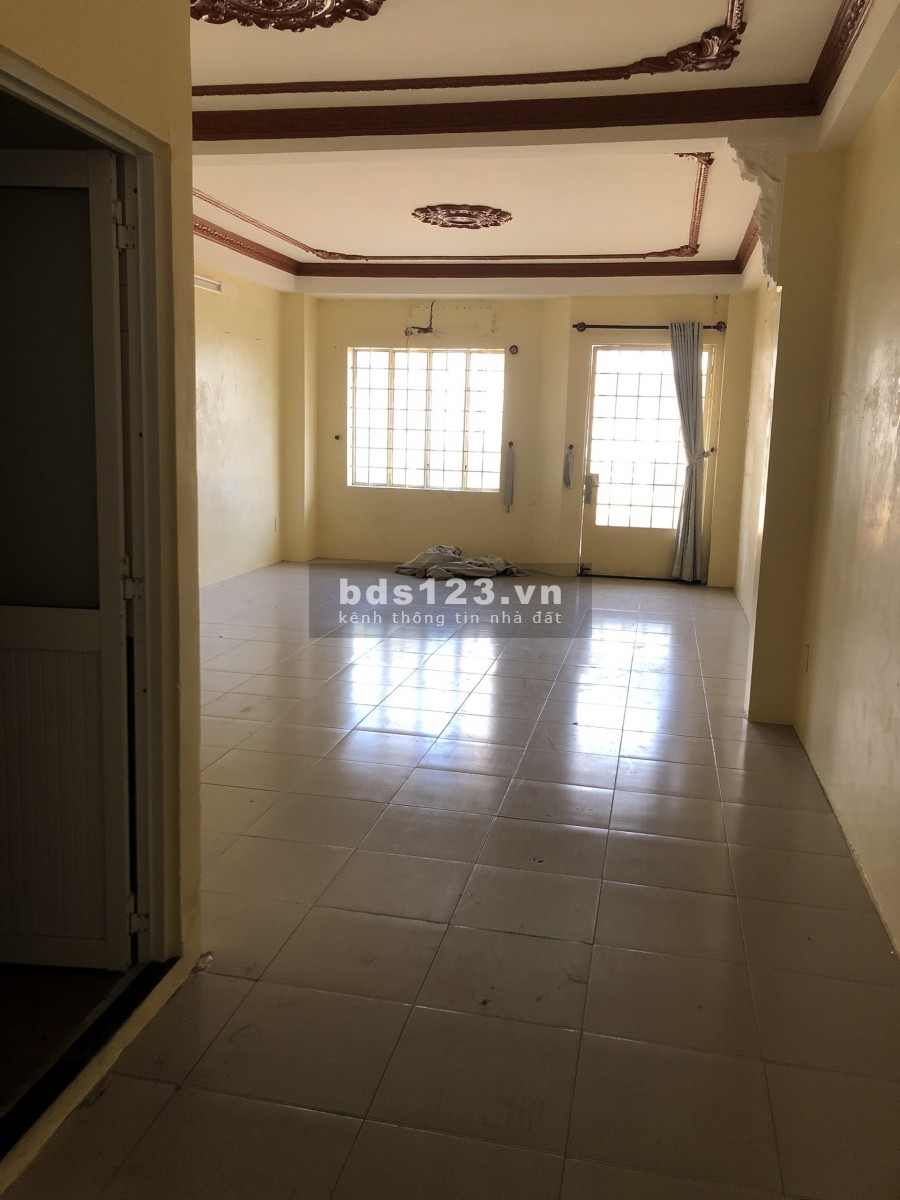 Nhà Hẻm Xe Hơi vào tới nhà đường D1: Trệt 2 Lầu BTCT: giá 20tr/th