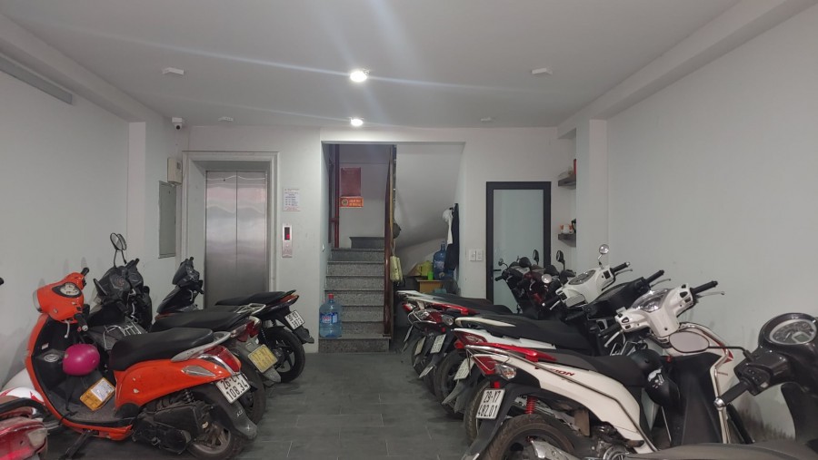 Bán tòa văn phòng Trần Thái Tông, dt 65m2, 9 tầng giá bán 25 tỷ