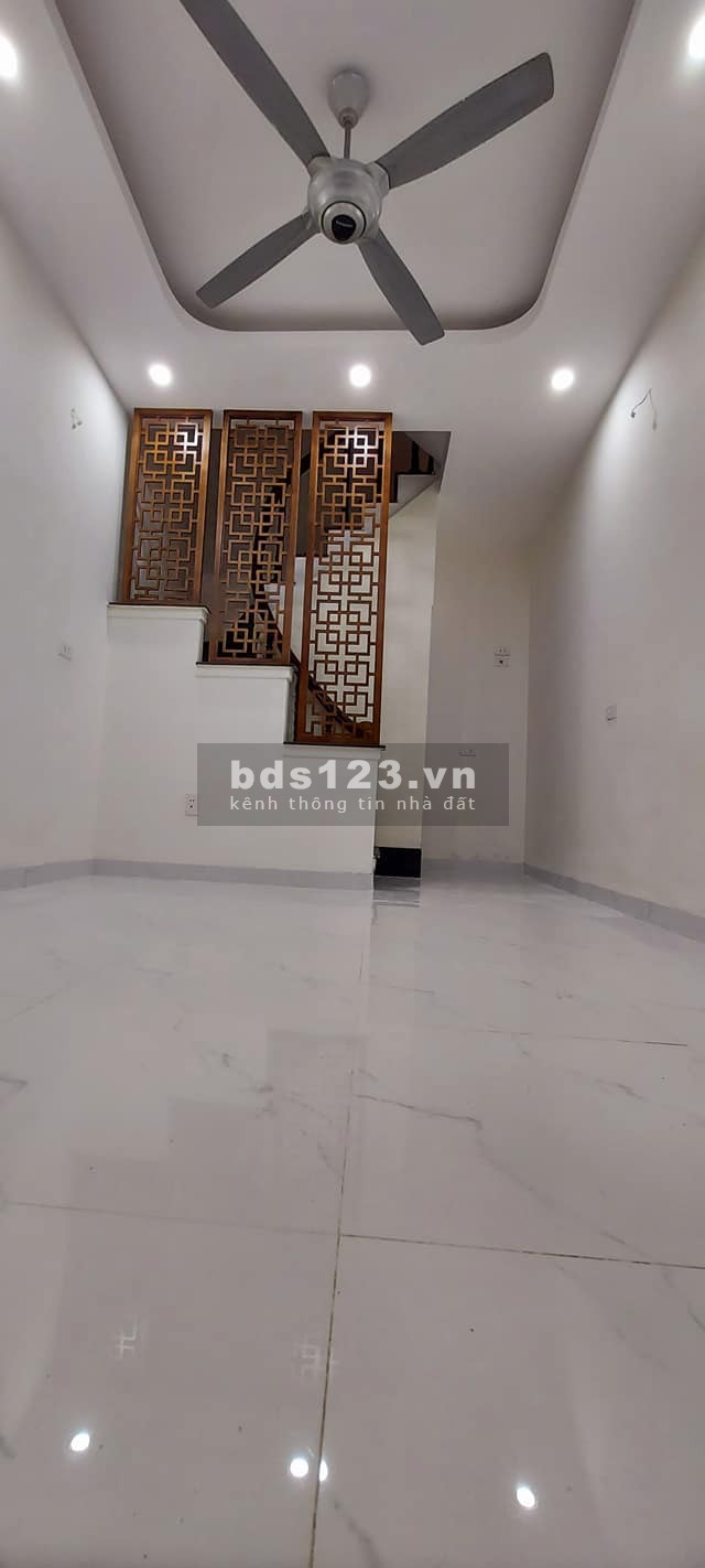 Đường Nguyễn Lương Bằng, Quận Đống Đa, dt 22m2, 4 tầng đúc, giá 2.9 tỷ, lh: 0836488482