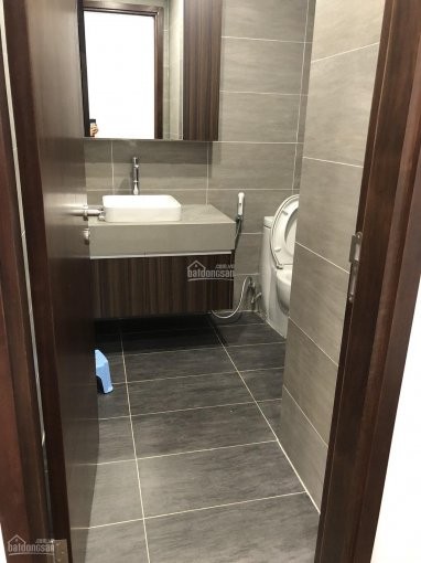 Chính chủ cần bán gấp cc 6th Element, 3 pn, 2 wc, dt 109m2, hướng Bắc view Starlake cực đẹp