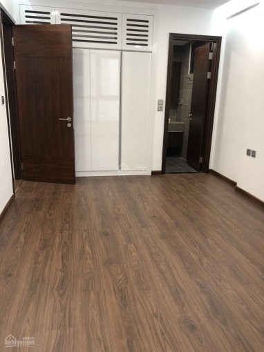 Chính chủ cần bán gấp cc 6th Element, 3 pn, 2 wc, dt 109m2, hướng Bắc view Starlake cực đẹp