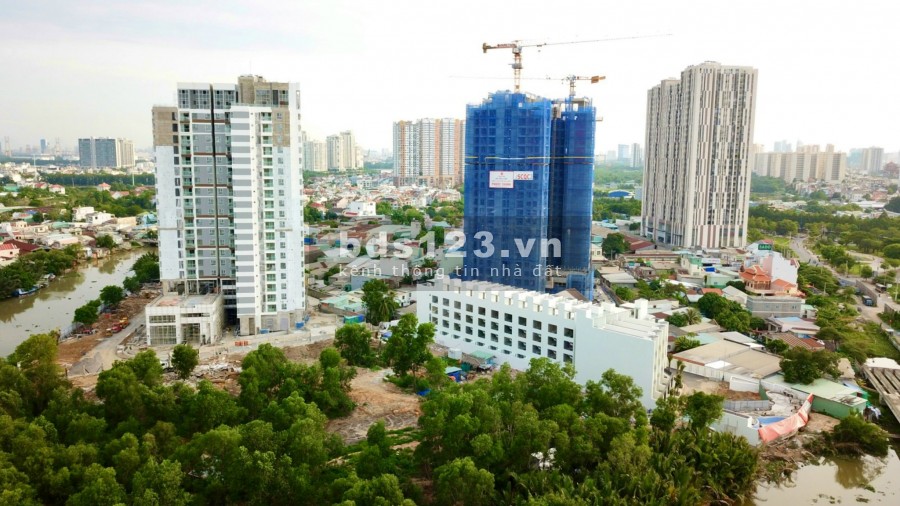 Căn hộ 3 pn, dt 101m2, ban công rộng, view sông Sài Gòn, Landmark nội thất cao cấp
