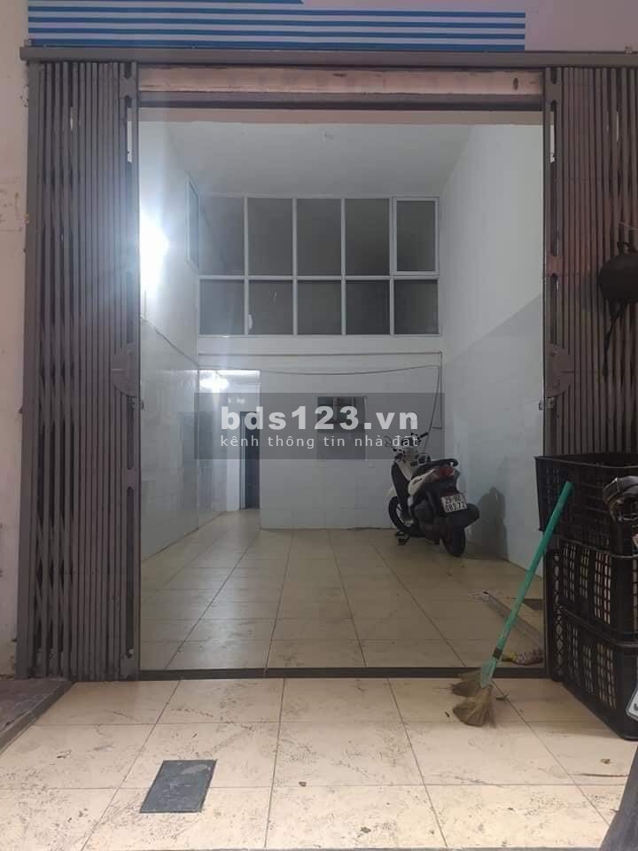 Bán nhà ngõ 477 Nguyễn Trãi, diện tích 31m2, 2 tầng, mặt tiền 3,4m, giá 3,95 tỷ
