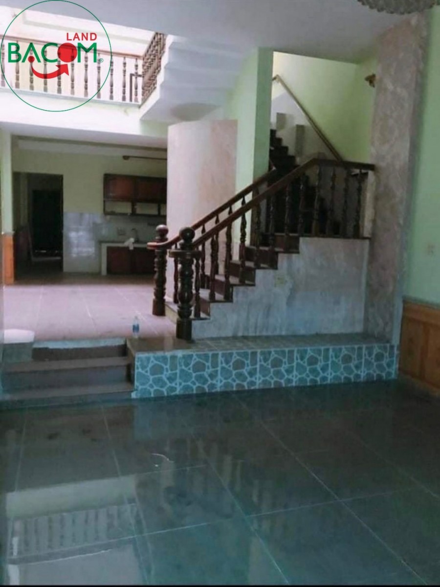 Nhà 1 trệt 2 lầu MẶT TIỀN chợ nhỏ Tân Hiệp 165m2 nở hậu SHR thổ cư 100%, buôn bán kinh doanh tốt