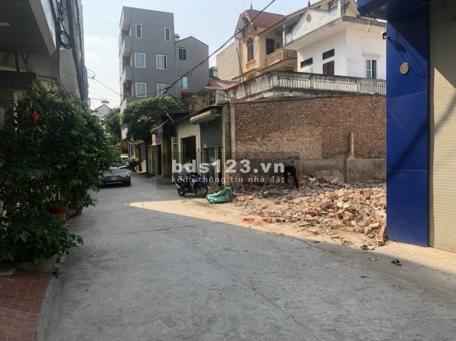 Bán nhà đất Thạch Bàn, Long Biên, dt 46m, giá 2.7 tỷ, ô tô 7 chỗ vào nhà