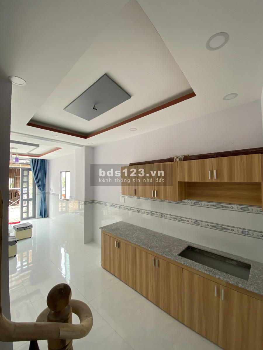 Tôi Đang Cần Bán Căn Nhà Gần Cầu Lớn 4x9 Giá Chỉ 600 Triệu, Sổ Riêng