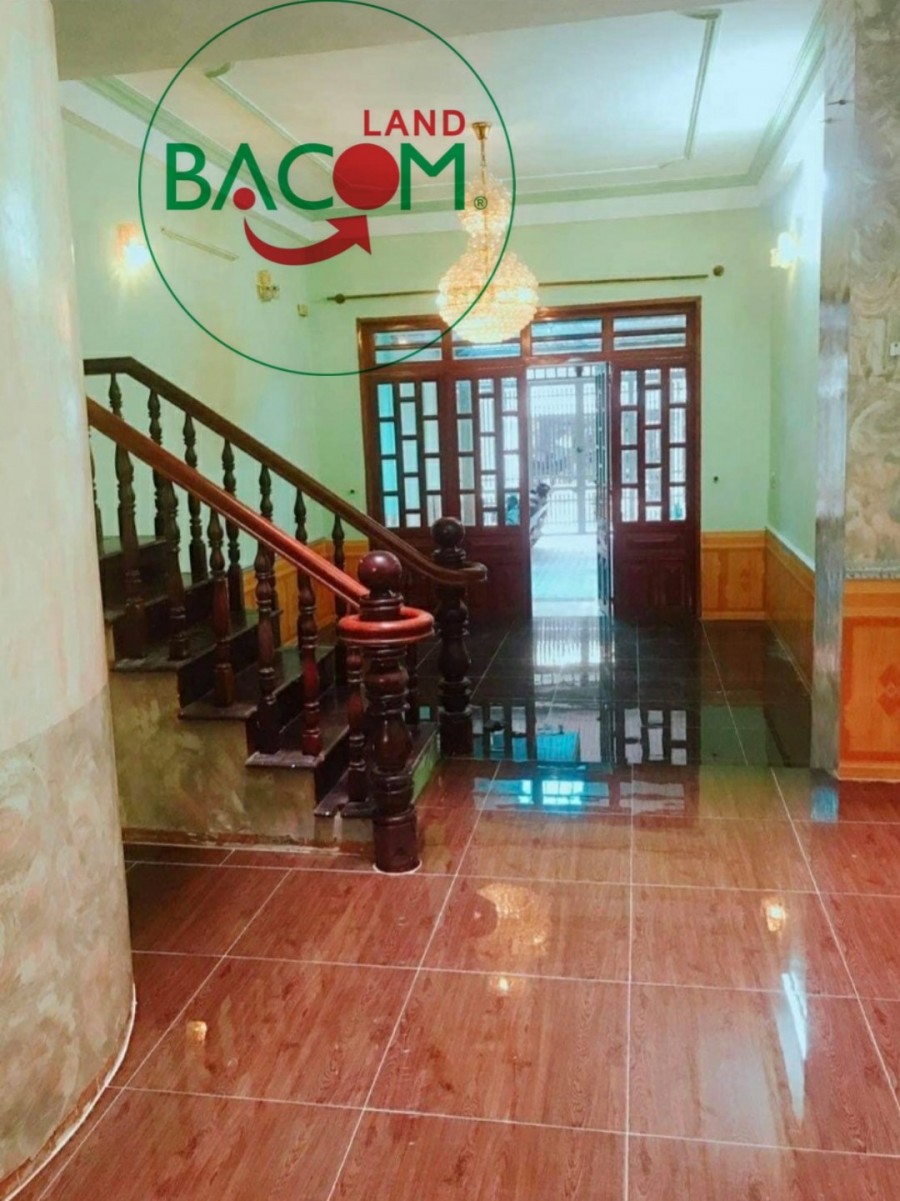 Nhà 1 trệt 2 lầu MẶT TIỀN chợ nhỏ Tân Hiệp 165m2 nở hậu SHR thổ cư 100%, buôn bán kinh doanh tốt