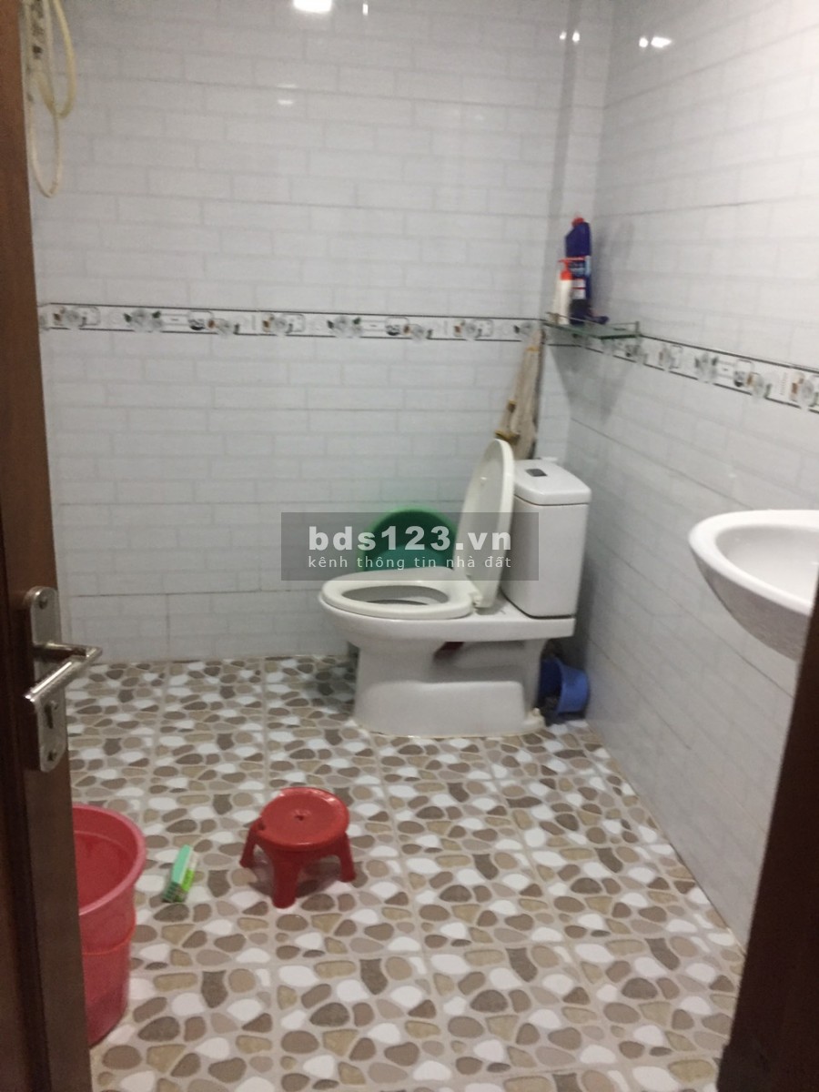 Cho thuê nhà Trần Quốc Hoàn, Cầu Giấy.Dt: 60m, 5 tầng, mt: 5m. Giá: 15tr