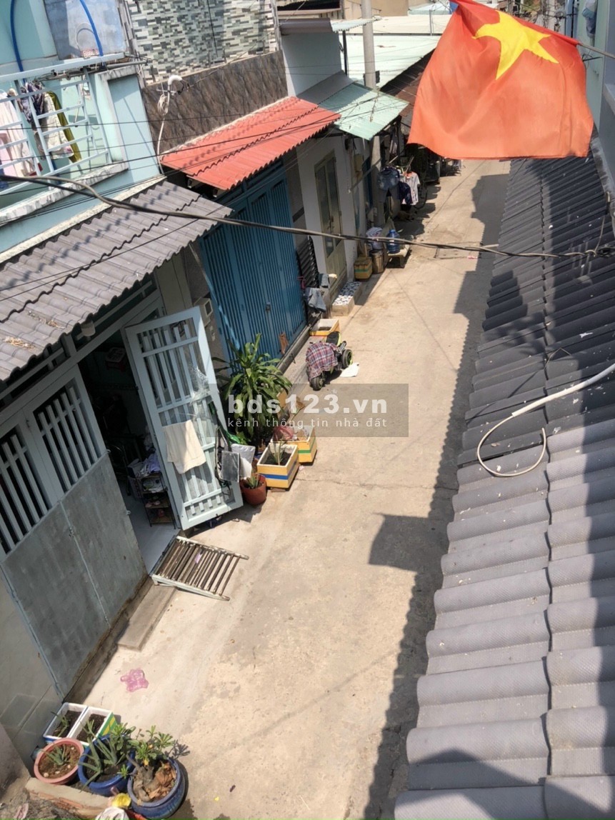 Cần bán nhà gấp Vĩnh Lộc B giá 2 tỷ, huyện Bình Chánh, 2 tầng