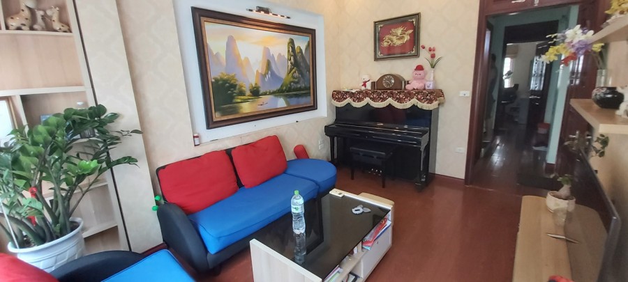 Bán nhà ngõ 20 Hồ Tùng Mậu, 42m, 5 tầng, 6 ngủ, gần phố, tặng toàn bộ nội thất, giá 4.2 tỷ