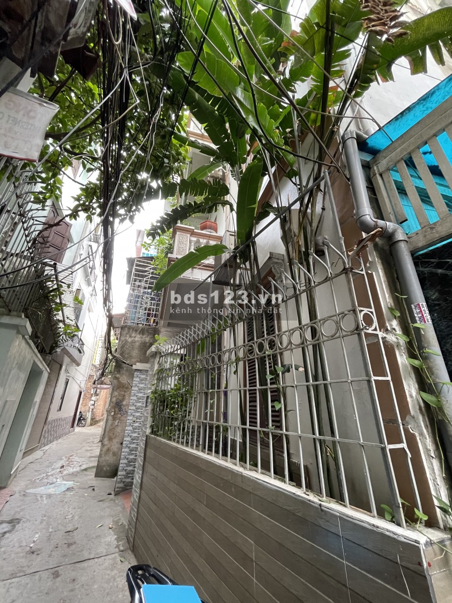 Bán nhà Giáp Bát, ở luôn, gần phố, chợ, trường, trạm, bến xe, rừng tiện ích, dt 47m, giá 4.5 tỷ