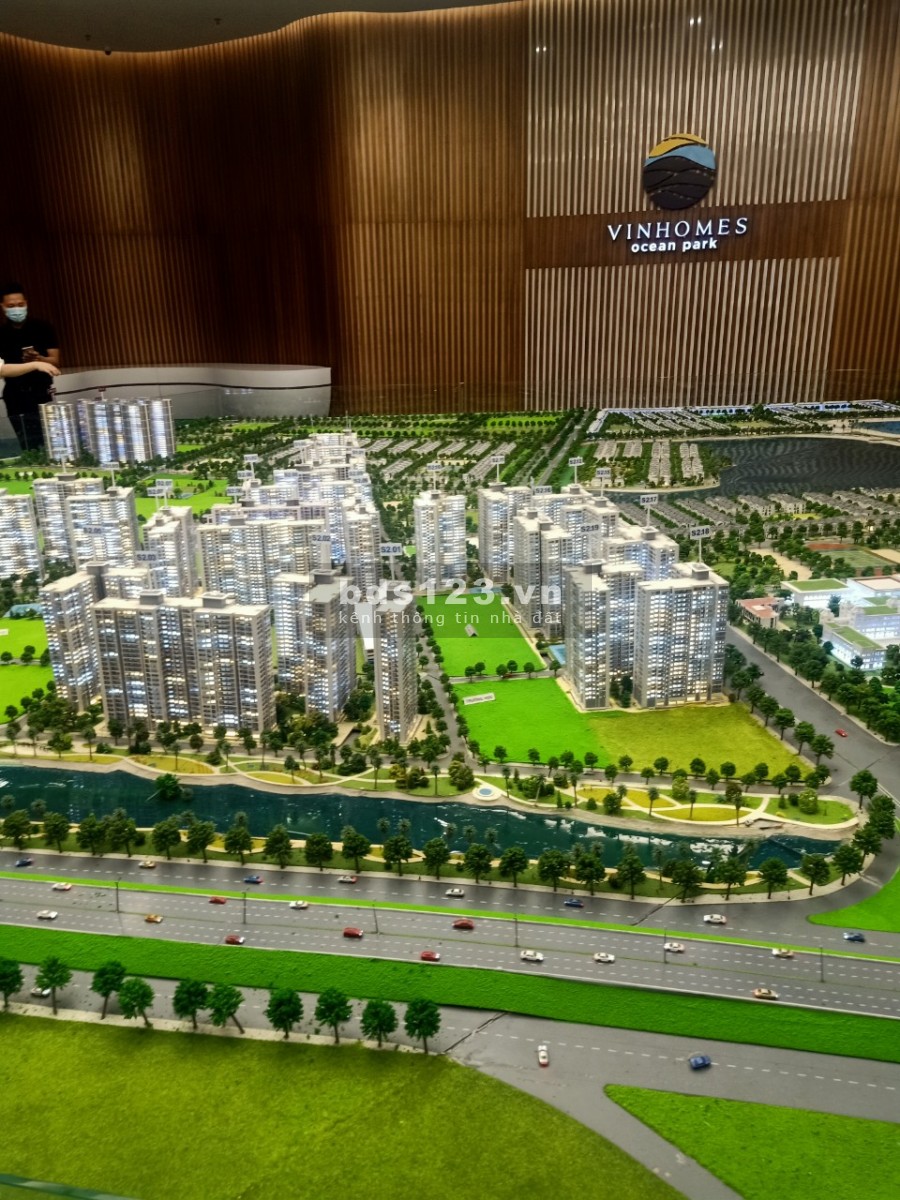 Cần bán căn hộ chính chủ Vinhomes 3 phòng ngủ, giá 2 tỷ 1
