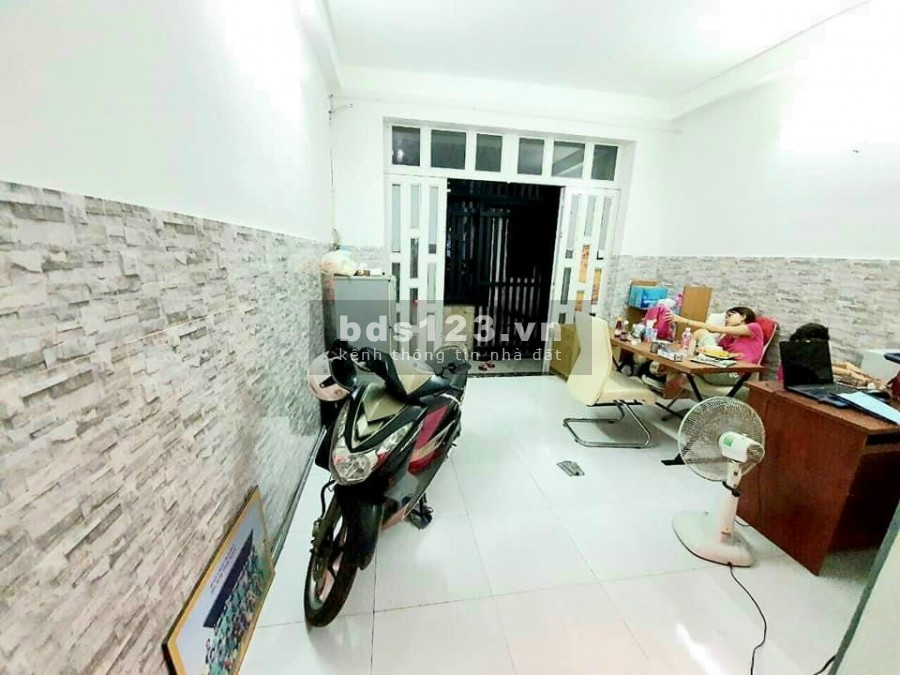 Nhà 1 trệt 1 lầu, hẻm 1247 Huỳnh Tấn Phát, Quận 7, kiến trúc đẹp