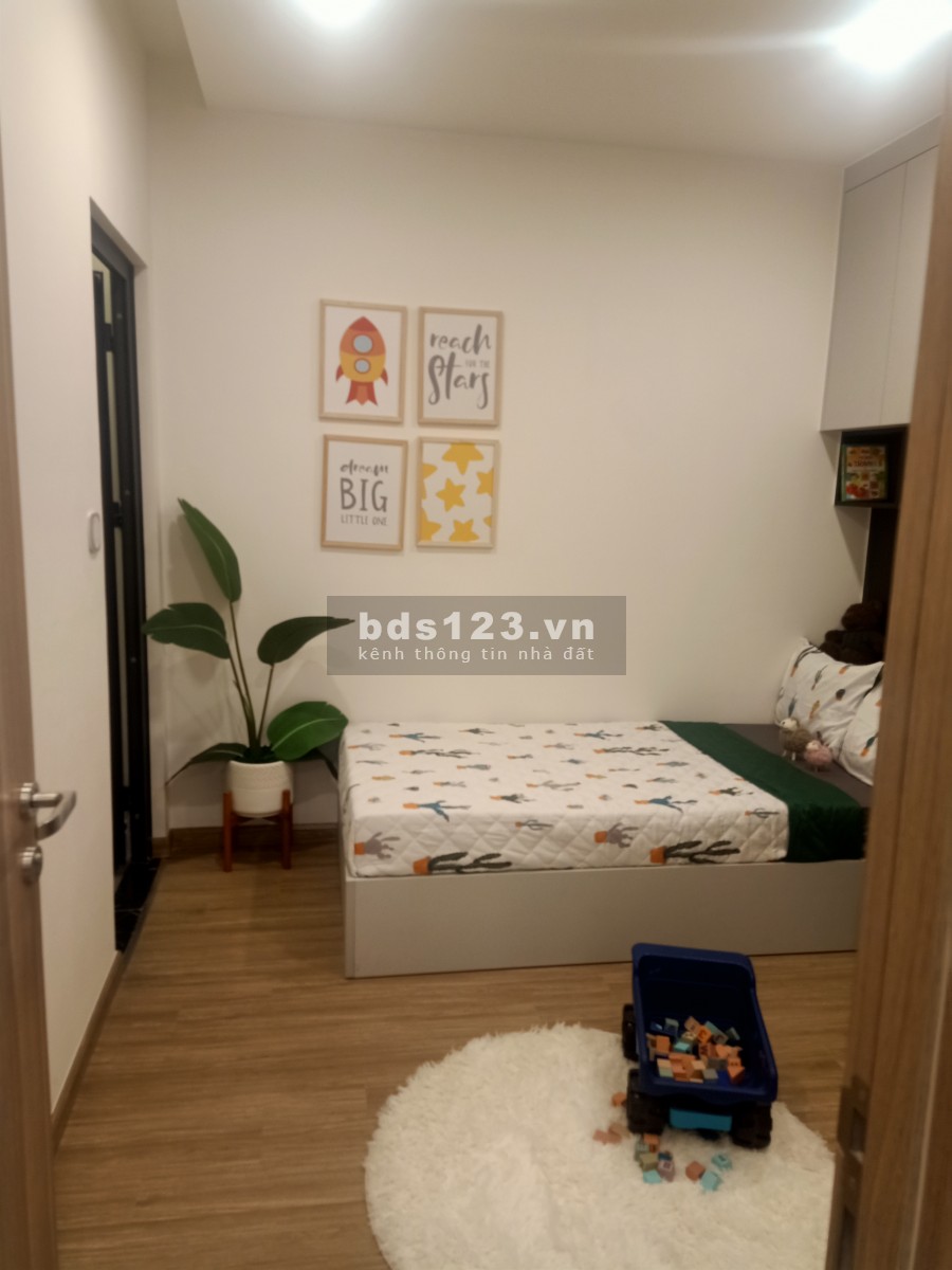 Cần bán căn hộ chính chủ Vinhomes 3 phòng ngủ, giá 2 tỷ 1