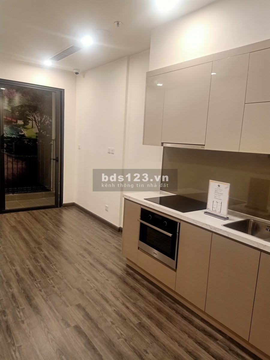 Cần bán căn hộ chính chủ Vinhomes 3 phòng ngủ, giá 2 tỷ 1