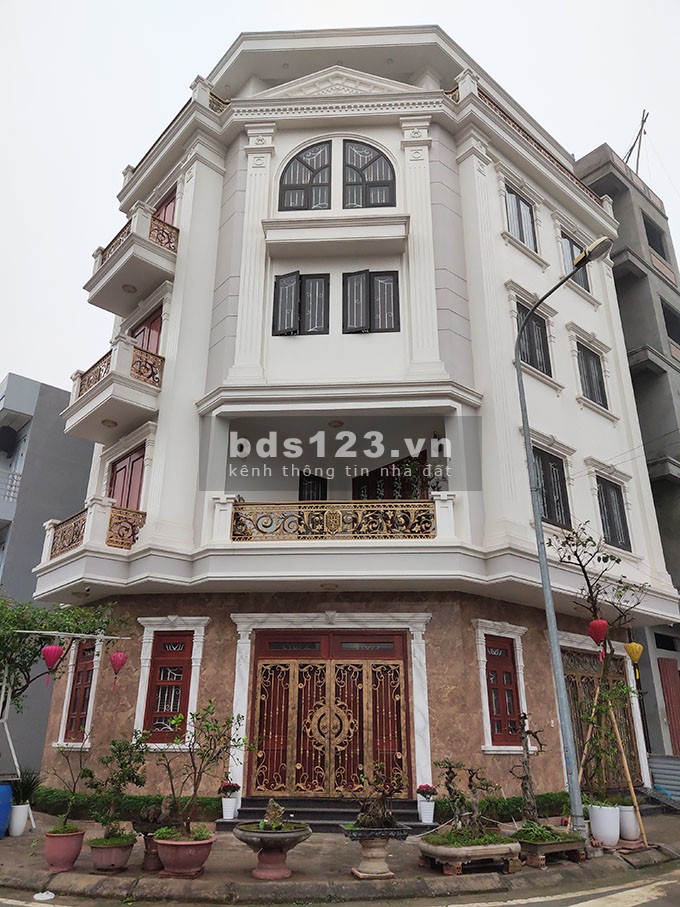 Bán gấp lô góc với vị trí đắc địa với dòng tiền đã có tại Vạn Phúc