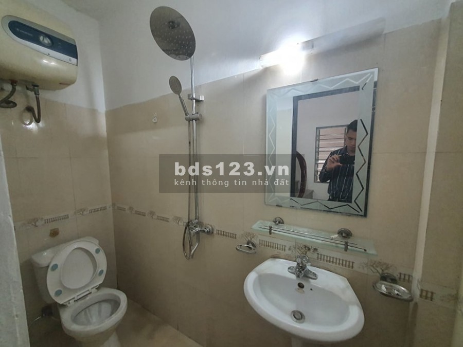 Bán nhà Trương Định 27mx5T chắc chắn, giá 2.45 tỷ lh 0916010180