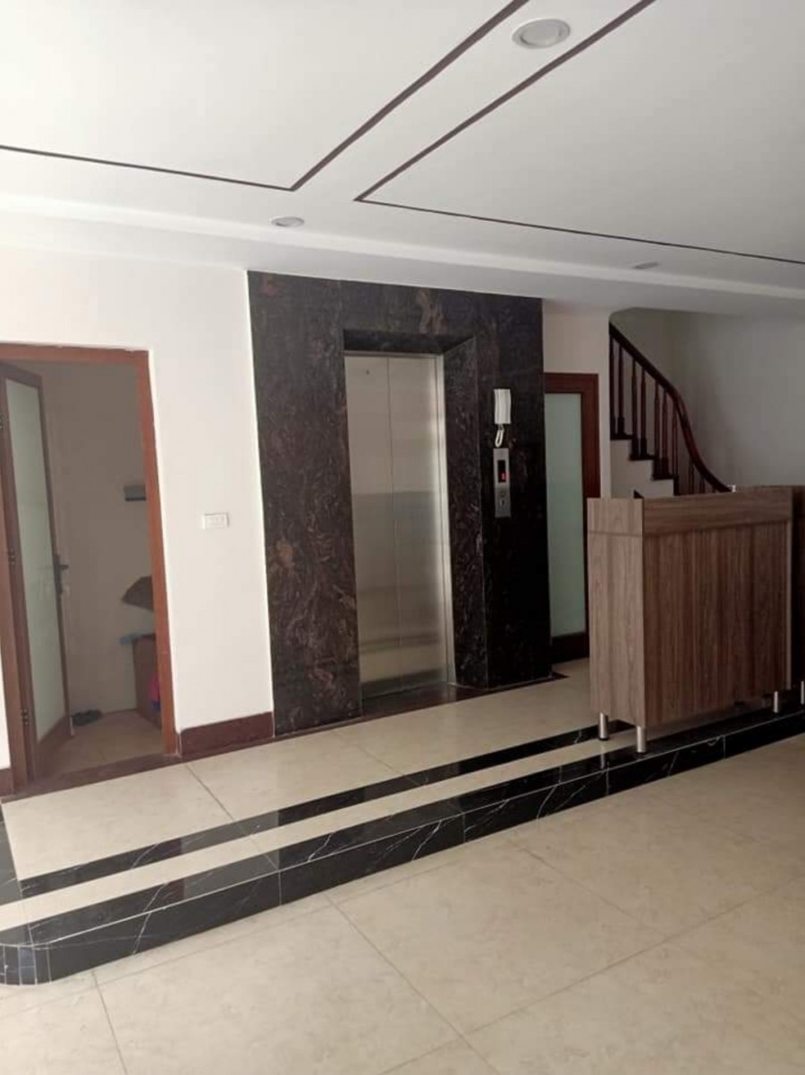 Bán nhà lô góc mặt phố Nghi Tàm, 5 tầng, DT 130m2, mt 7.3m. Giá 47.5 Tỷ