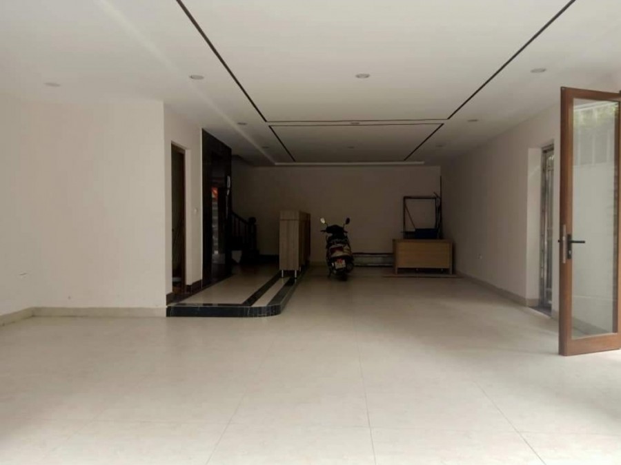 Lô Góc, 2 thoáng, bán nhà mặt phố Nghi Tàm 5 Tầng, DT 125m, MT 6,6m. Giá 46,2 Tỷ