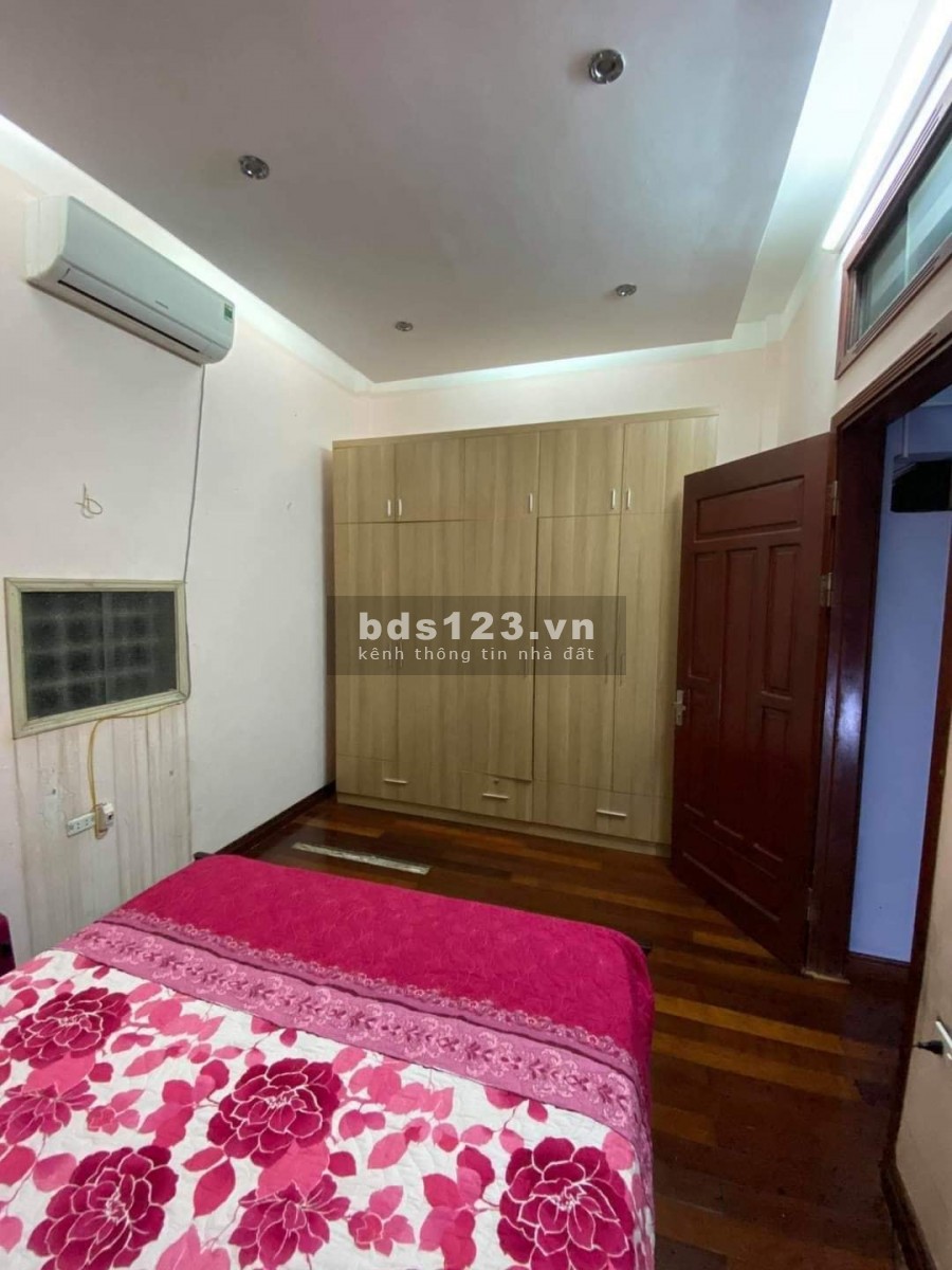Bán nhà Quận Thanh Xuân, Hà Nội, chỉ 2.9 tỷ, căn 50m2 vuông đẹp, mặt tiền rộng 4m. LH: 0949859898