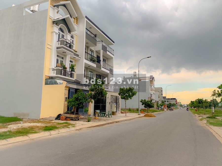 Em bán đất thổ cư gần Bệnh viện chợ rẫy 2, có sổ hồng riêng