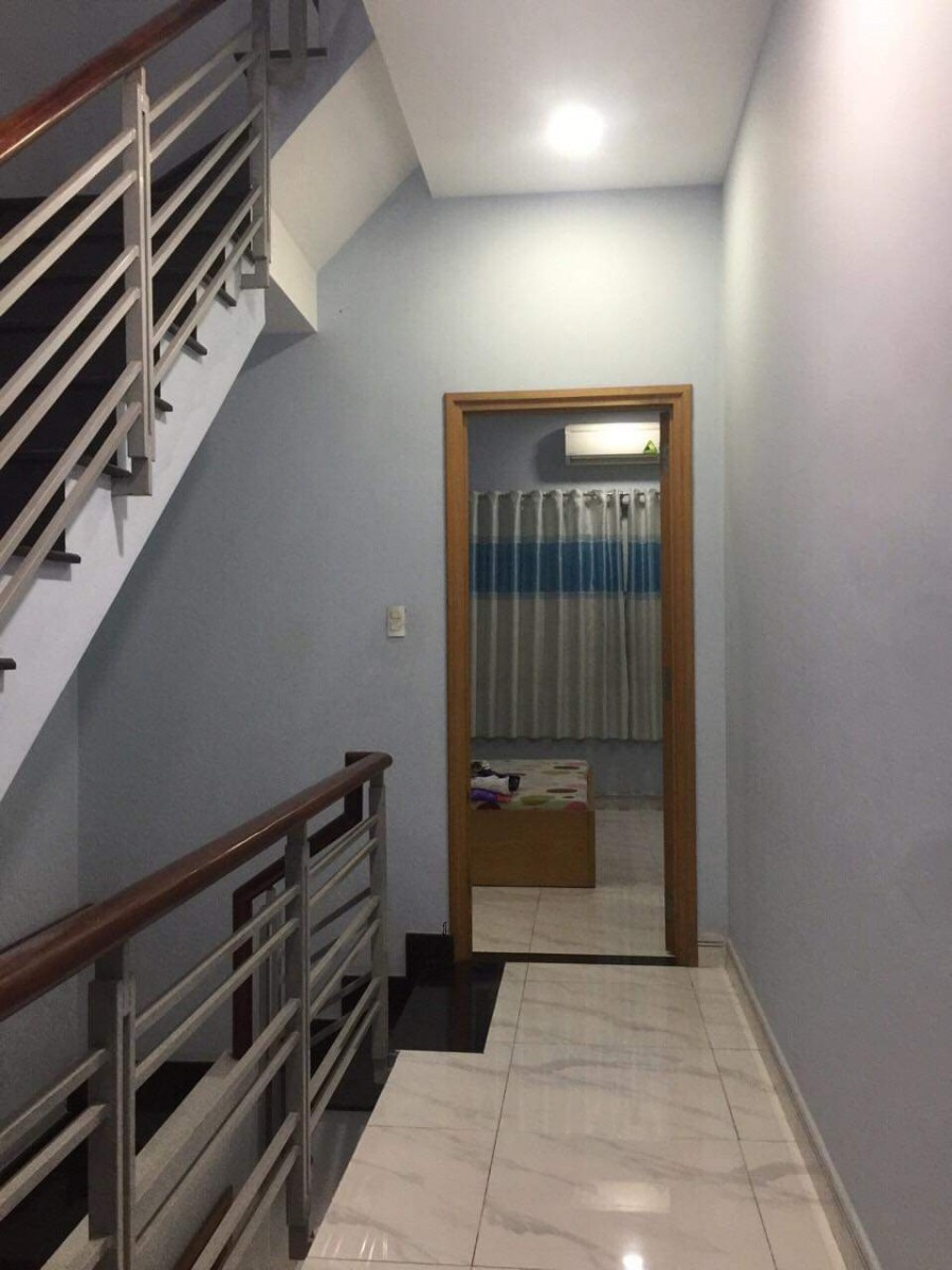 Bán nhà 3 tầng đường Lê Văn Thịnh DT 104m2 giá bán 10 tỷ, lhcc