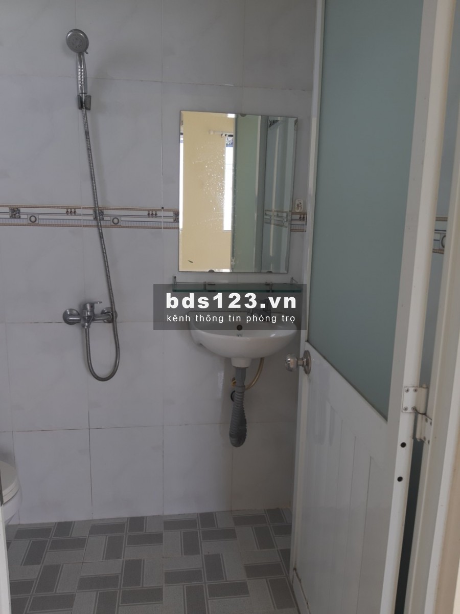 Phòng có ban công Q7 , giờ giấc TỰ DO ở 142 Nguyễn Thị Thập
