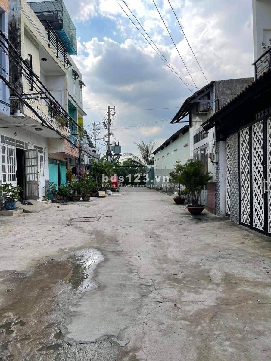 Nhà hẻm thông xe tải nhỏ đường số 4 HBP, dt 42m2 1 trệt 1 lầu