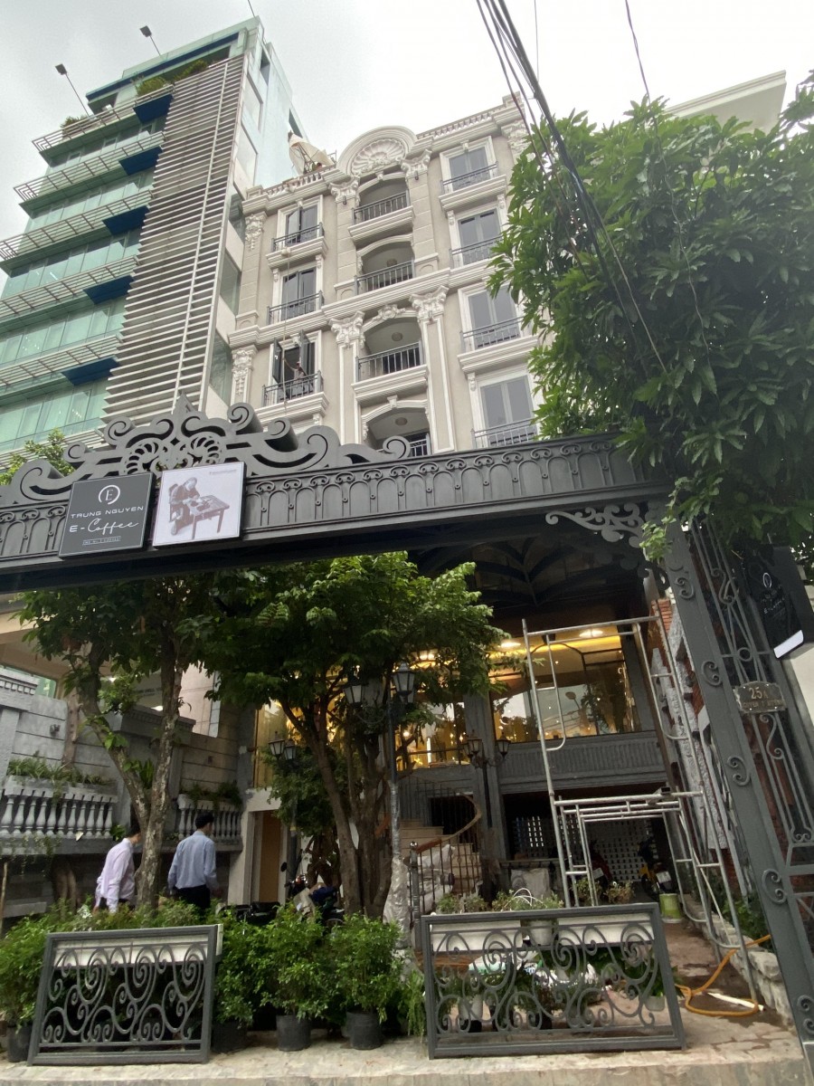 Nhà nguyên căn cho thuê Quận Phú Nhuận, giá 233 triệu/m2, khu dân cư