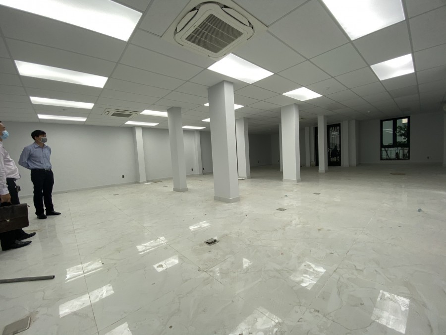Nhà nguyên căn cho thuê Quận Phú Nhuận, giá 233 triệu/m2, khu dân cư