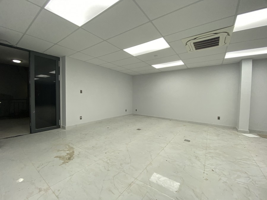 Nhà nguyên căn cho thuê Quận Phú Nhuận, giá 233 triệu/m2, khu dân cư