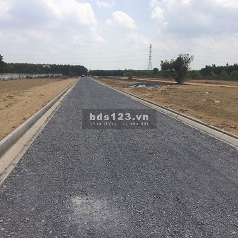 Chủ bán 518m2 đất gần sân bay Long Thành, chỉ 2 tỷ, sổ hồng, đường 7m, gần nhà thờ, chợ