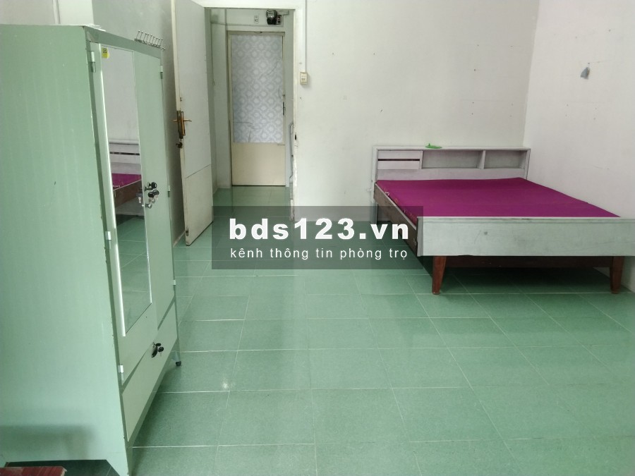 Còn 1 phòng cho thuê duy nhất máy lạnh có nội thất, ban công riêng biệt