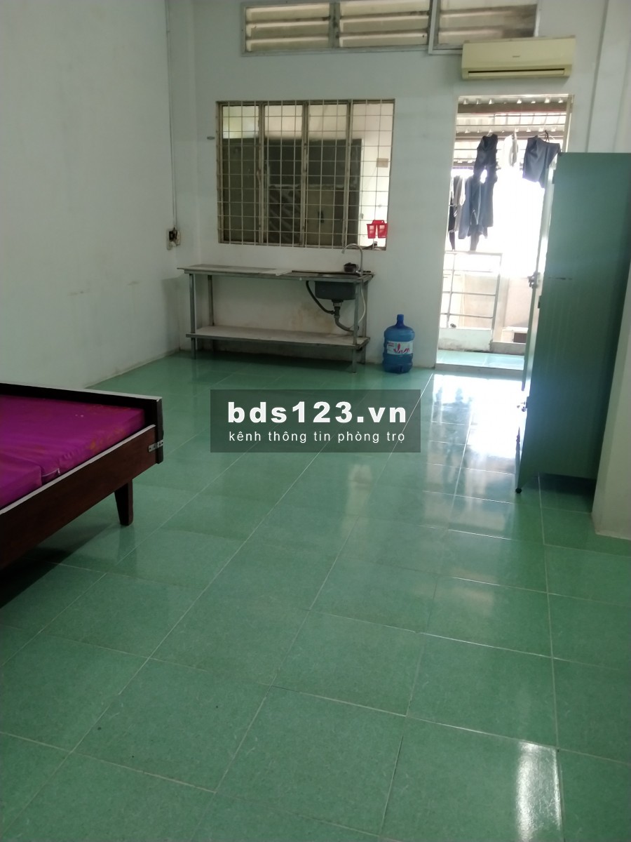 Còn 1 phòng cho thuê duy nhất máy lạnh có nội thất, ban công riêng biệt