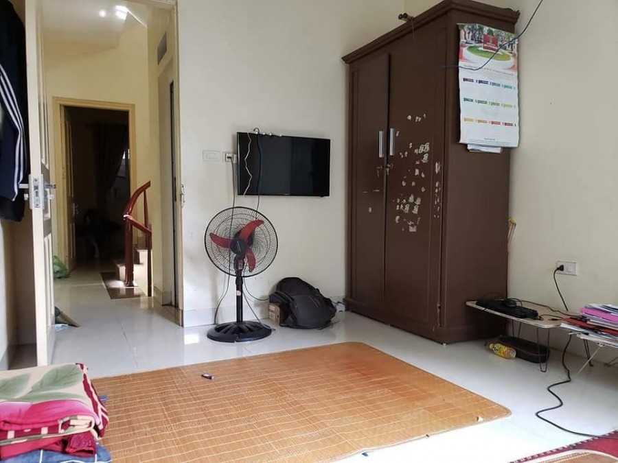 Tôi cần bán gấp căn nhà cách mặt phố Đông Thiên, Hoàng Mai 100m, dtsd 36m2, 5 tầng